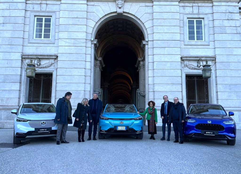 CAMPANIA ECONOMY - Honda dona nuova auto alla Reggia di Caserta